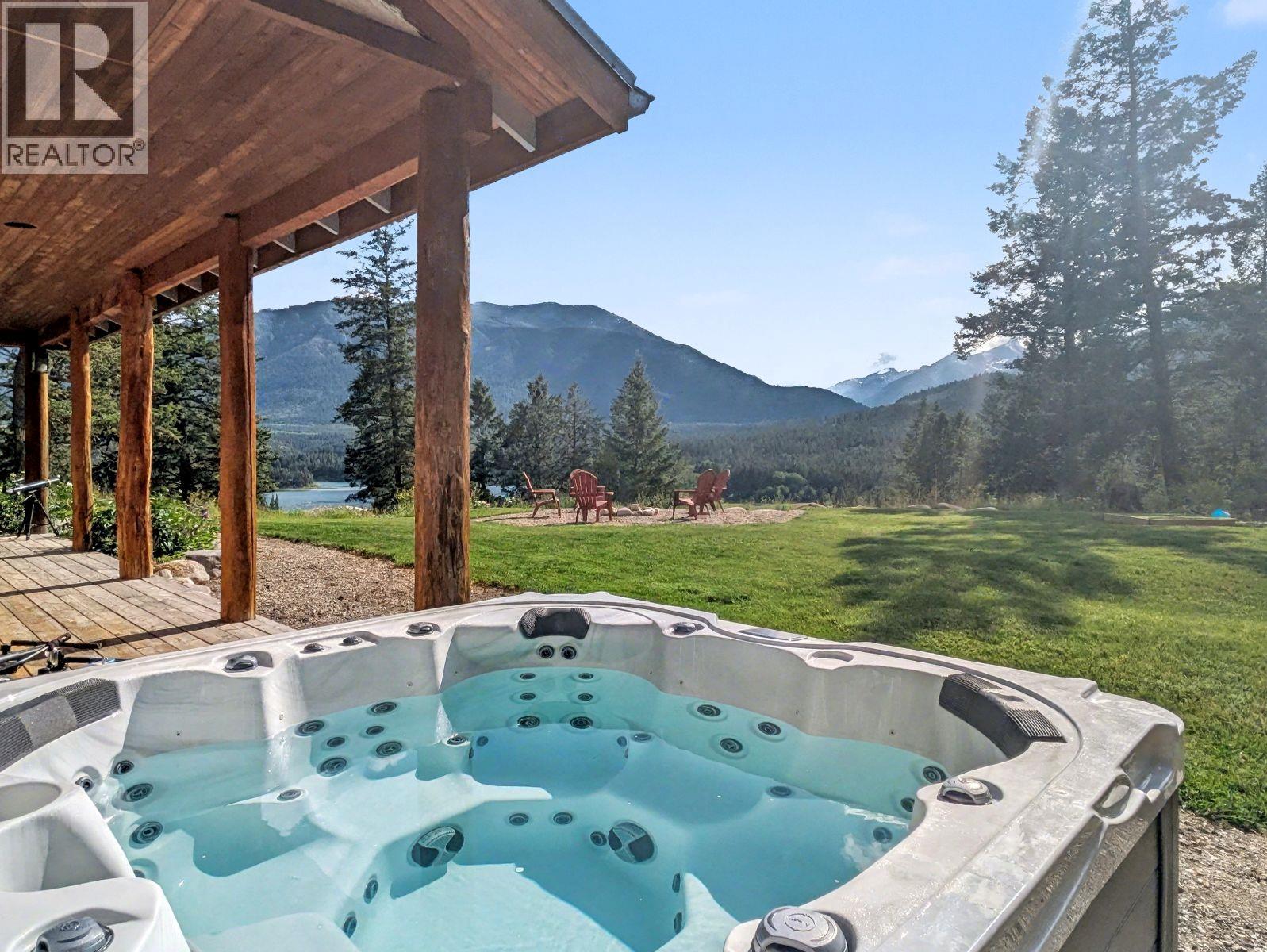 3941 Houlgrave Road, Nelson, British Columbia  V0A 1K5 - Photo 3 - 10369035