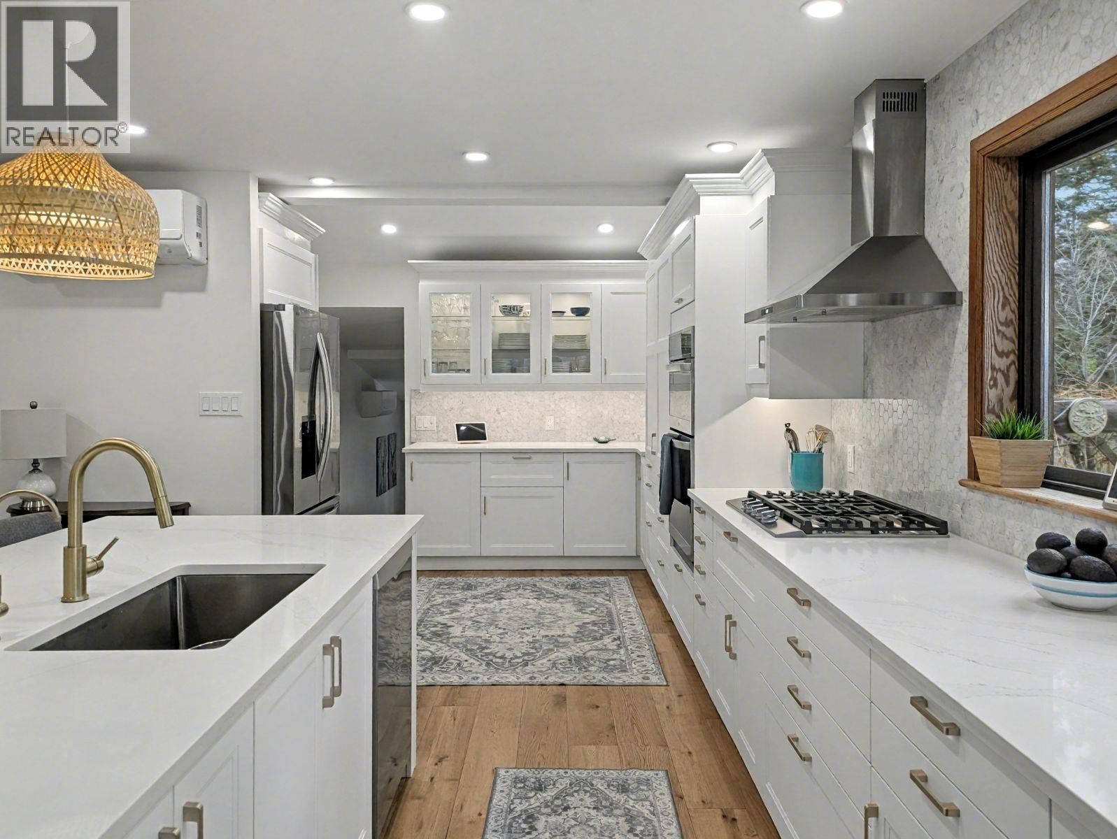 3941 Houlgrave Road, Nelson, British Columbia  V0A 1K5 - Photo 6 - 10369035