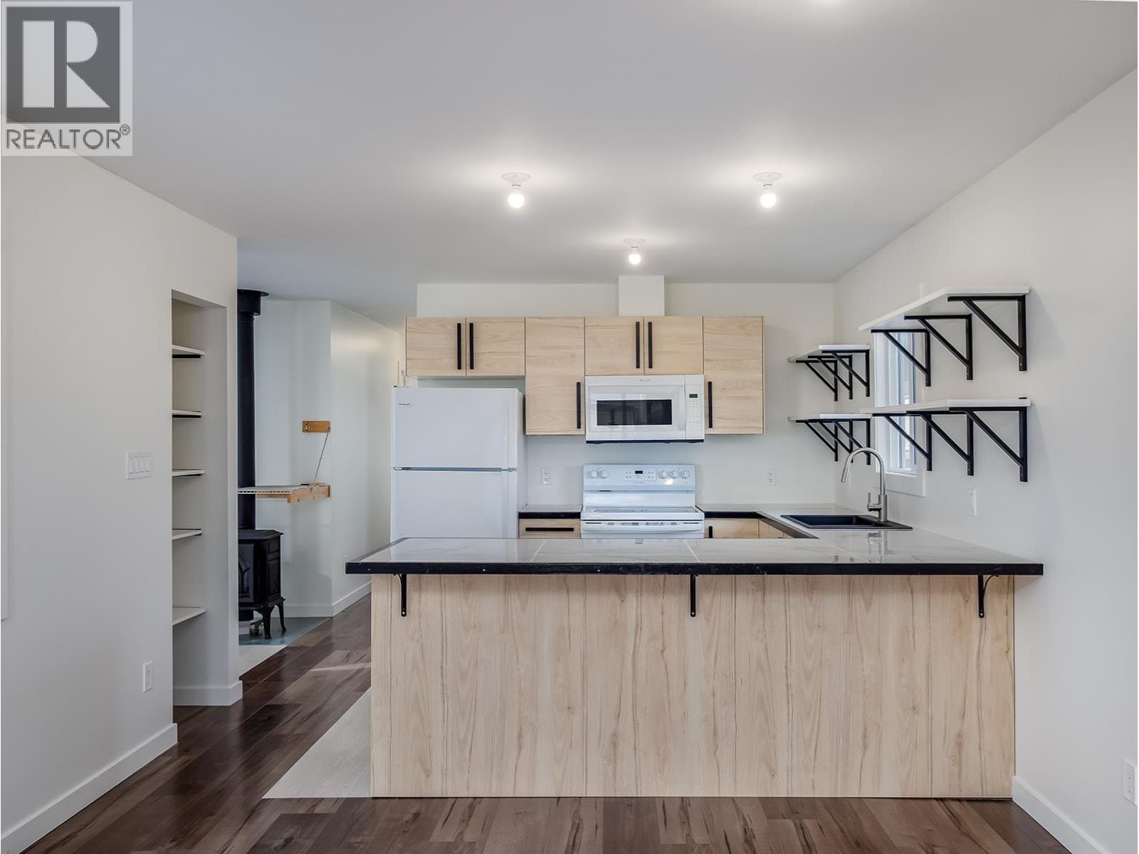 1117 10th Avenue N Unit# 9, Golden, British Columbia  V0A 1H3 - Photo 3 - 10369541