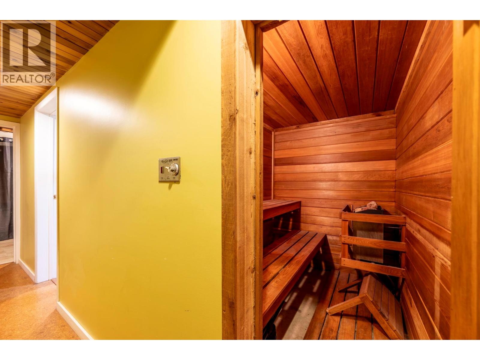 1306 Selkirk Drive, Golden, British Columbia  V0A 1H6 - Photo 17 - 10370134