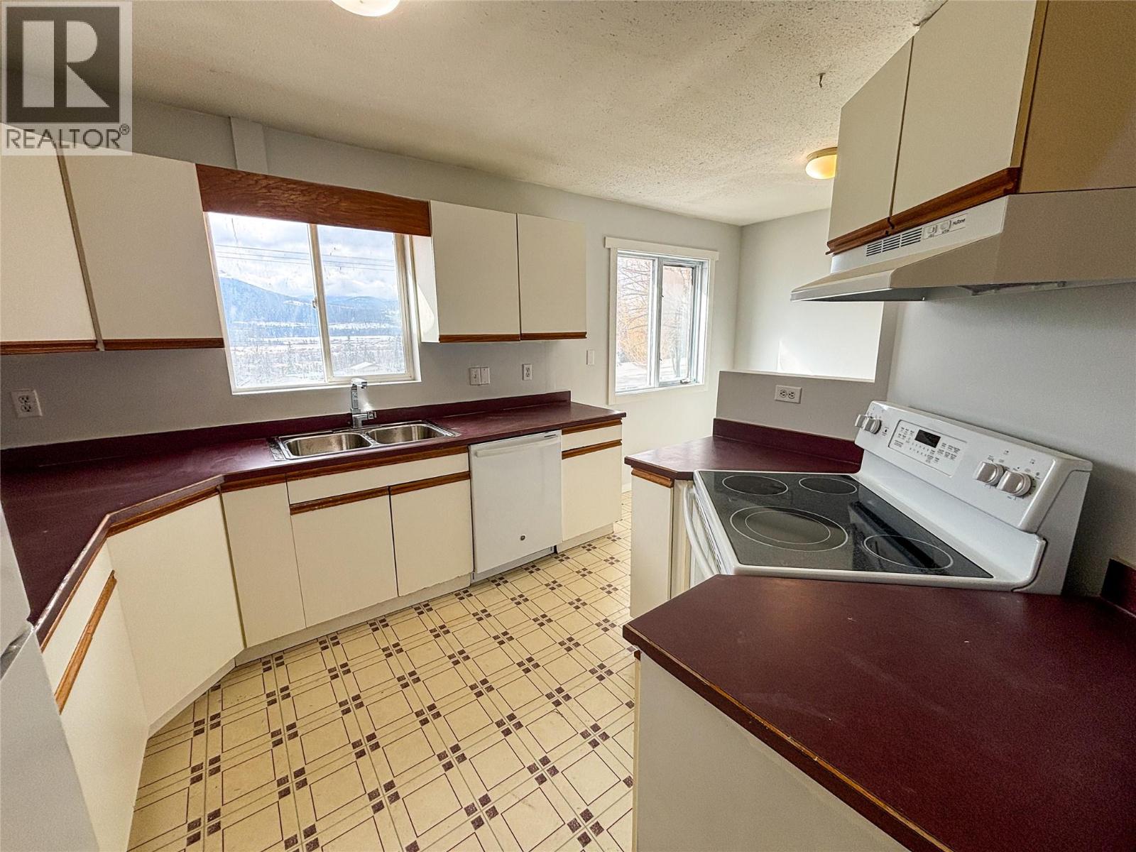 2866 95 Highway, Brisco, British Columbia  V0A 1B0 - Photo 13 - 10370283