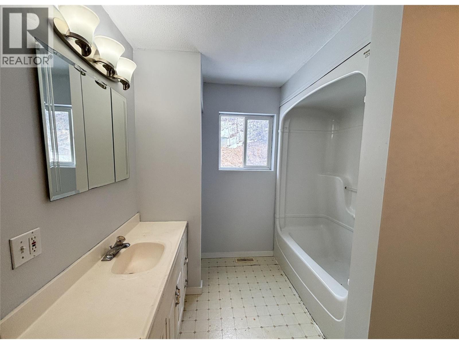 2866 95 Highway, Brisco, British Columbia  V0A 1B0 - Photo 26 - 10370283