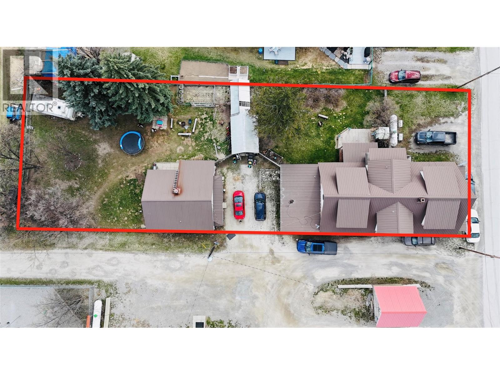 5744 Vermillion Street, Edgewater, British Columbia  V0A 1E0 - Photo 1 - 10370720