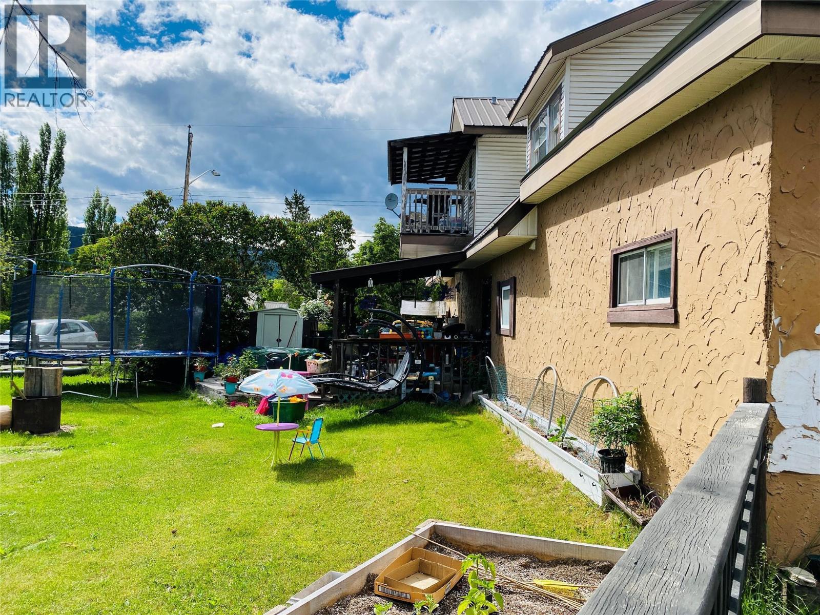 5744 Vermillion Street, Edgewater, British Columbia  V0A 1E0 - Photo 12 - 10370720