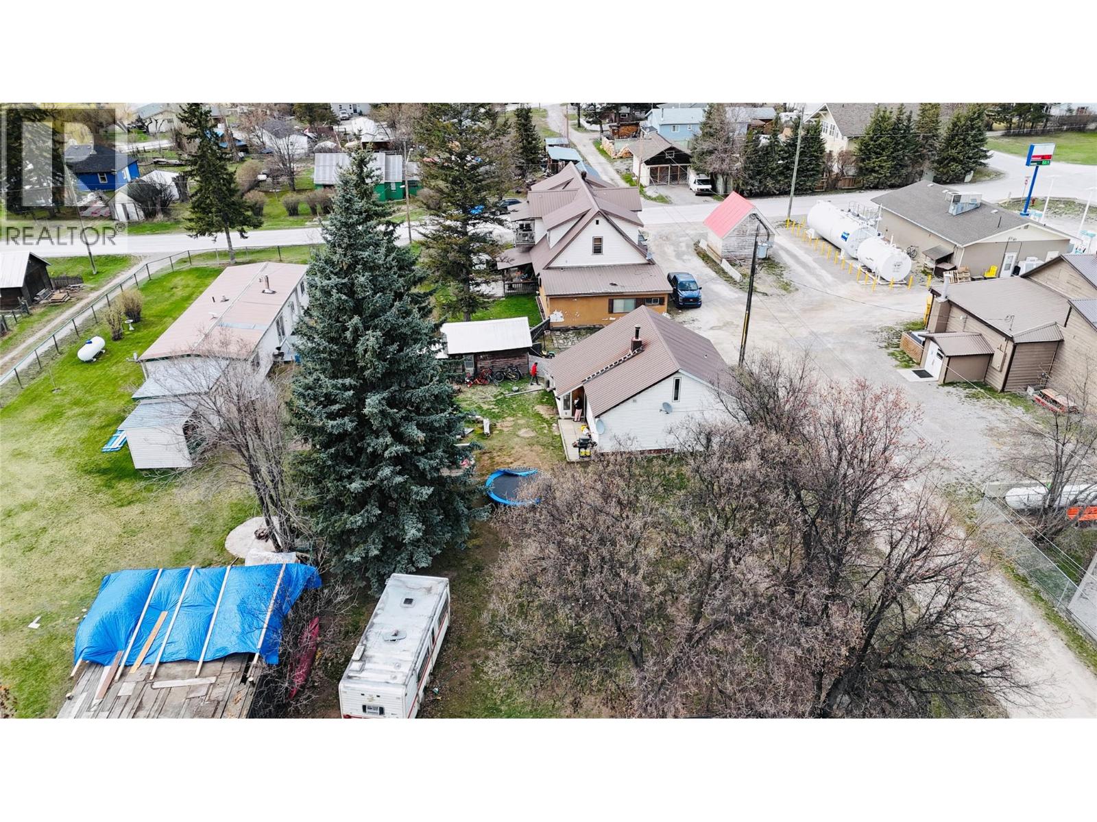 5744 Vermillion Street, Edgewater, British Columbia  V0A 1E0 - Photo 4 - 10370720