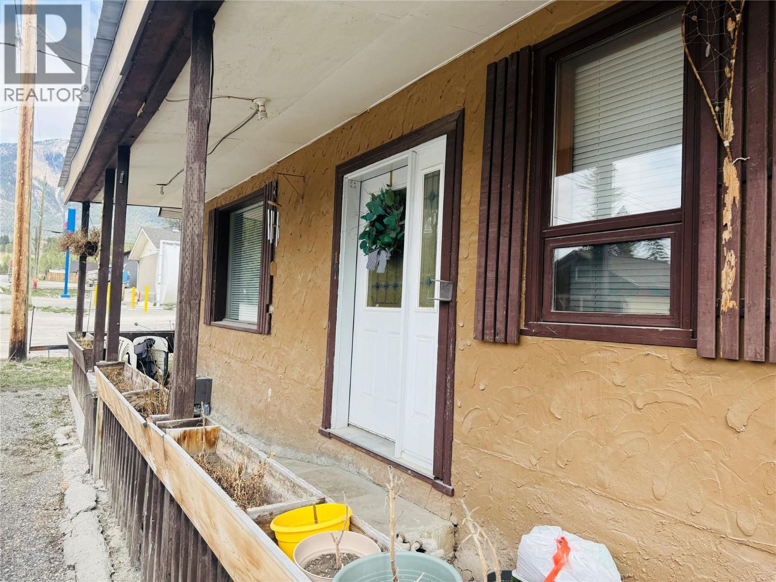 5744 Vermillion Street, Edgewater, British Columbia  V0A 1E0 - Photo 7 - 10370720