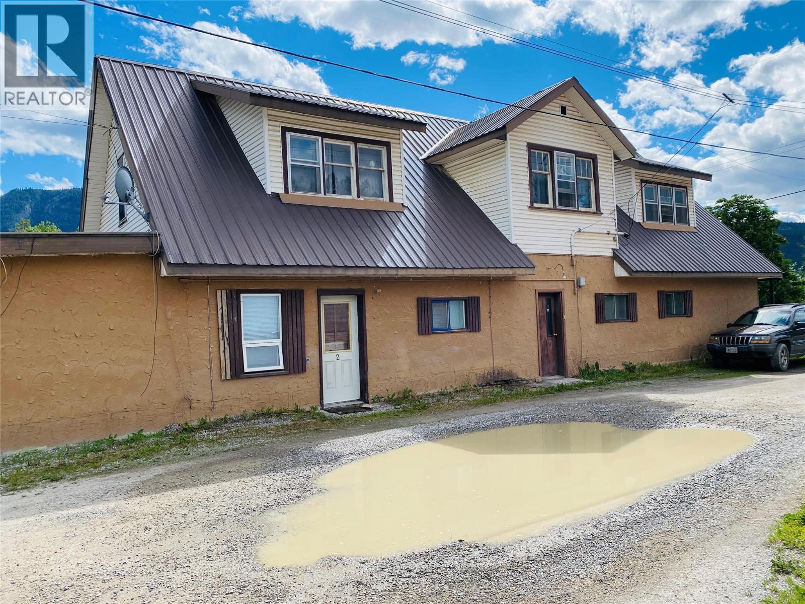 5744 Vermillion Street, Edgewater, British Columbia  V0A 1E0 - Photo 8 - 10370720