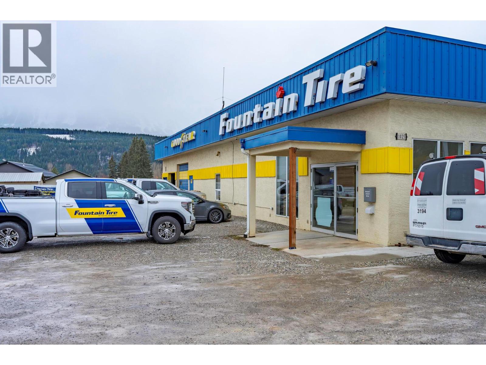 1025 10th Avenue, Golden, British Columbia  V0A 1H0 - Photo 2 - 10371417