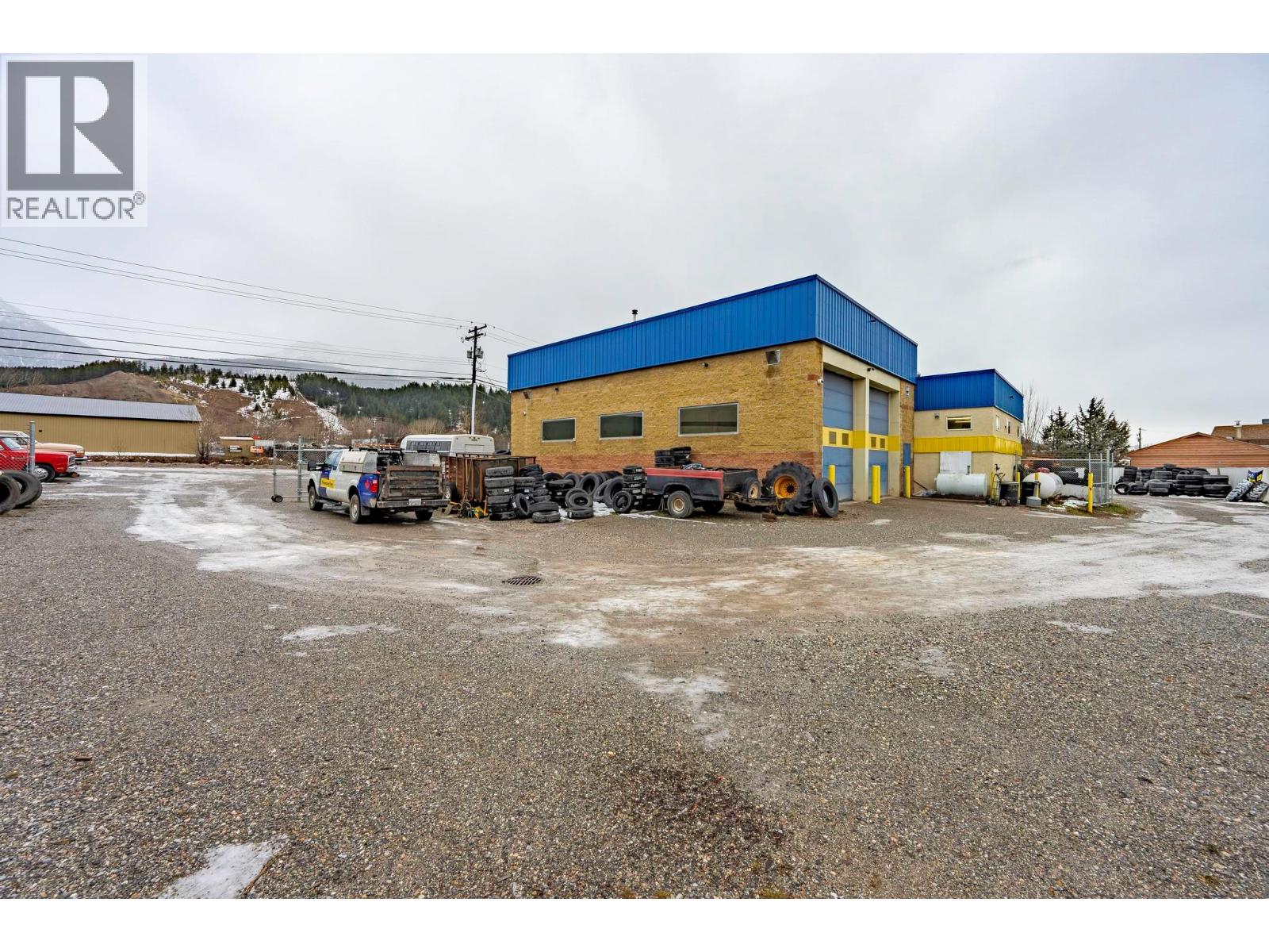 1025 10th Avenue, Golden, British Columbia  V0A 1H0 - Photo 4 - 10371417