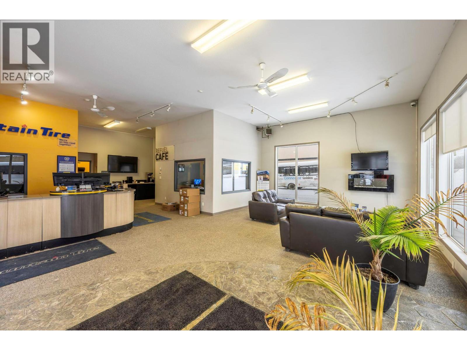 1025 10th Avenue, Golden, British Columbia  V0A 1H0 - Photo 5 - 10371417