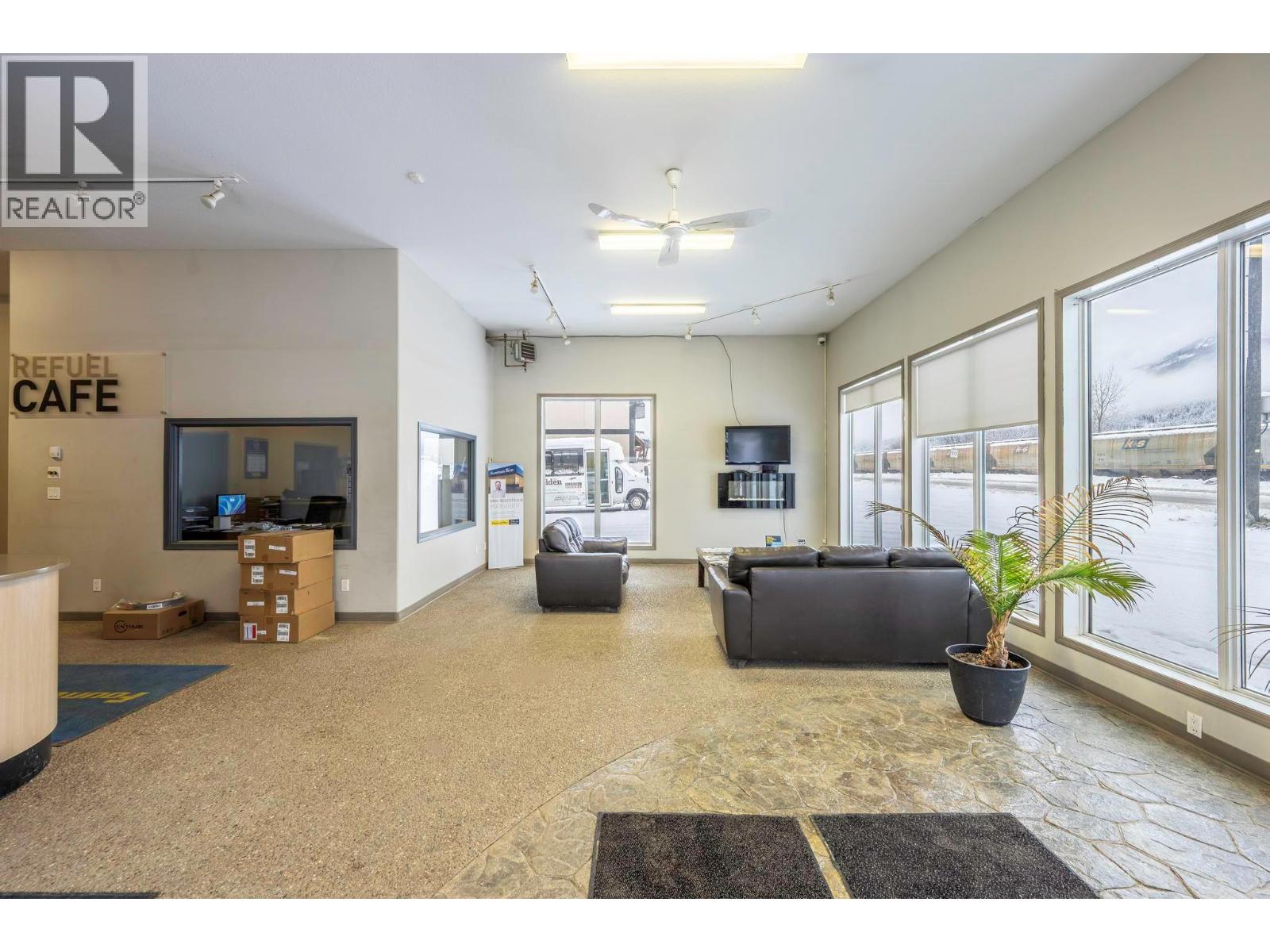 1025 10th Avenue, Golden, British Columbia  V0A 1H0 - Photo 6 - 10371417