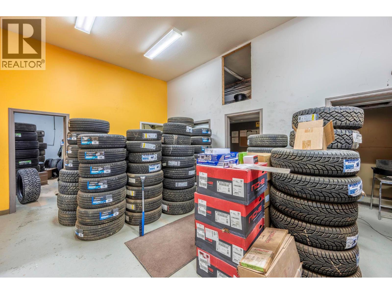 1025 10th Avenue, Golden, British Columbia  V0A 1H0 - Photo 8 - 10371417