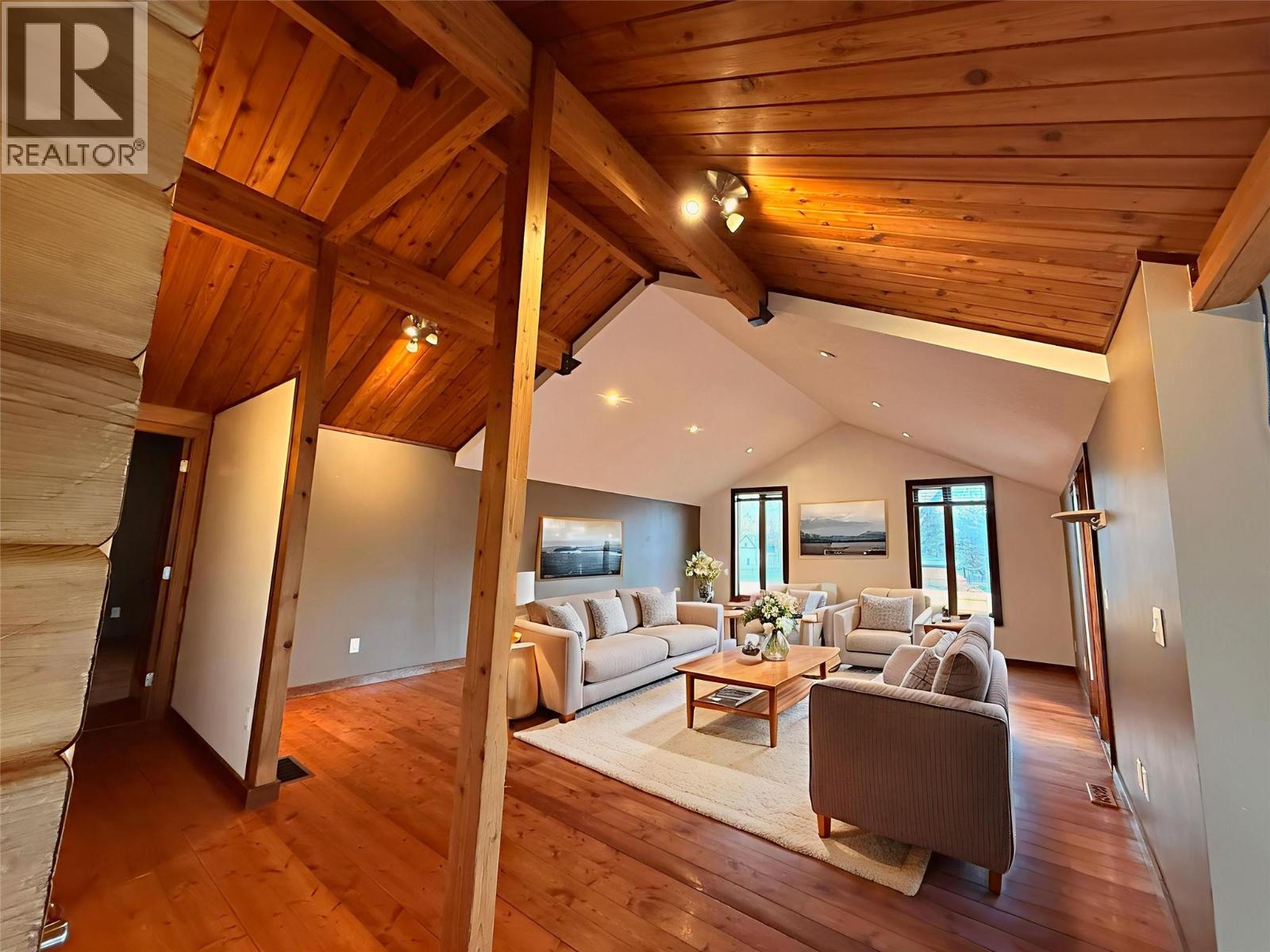 9209 WALLIS Avenue, Wilmer, British Columbia