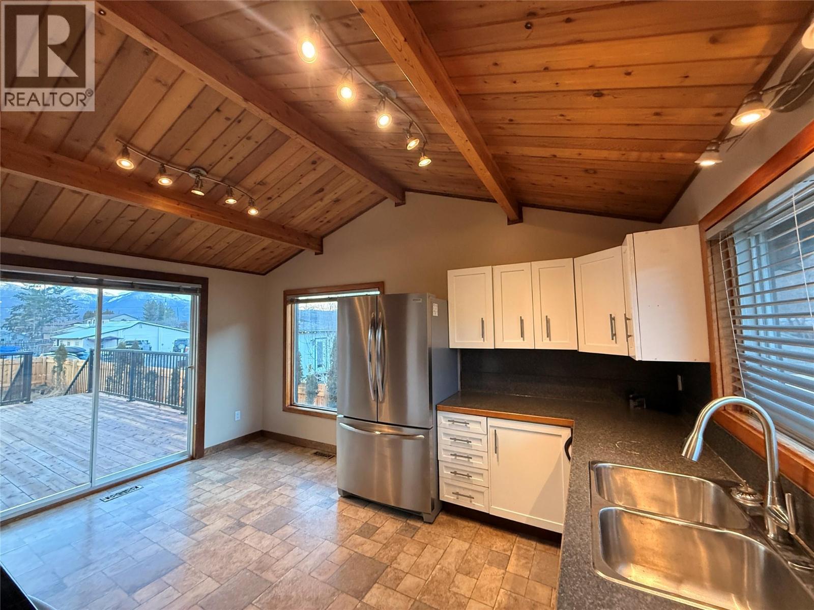 9209 Wallis Avenue, Wilmer, British Columbia  V0A 1K5 - Photo 10 - 10371227