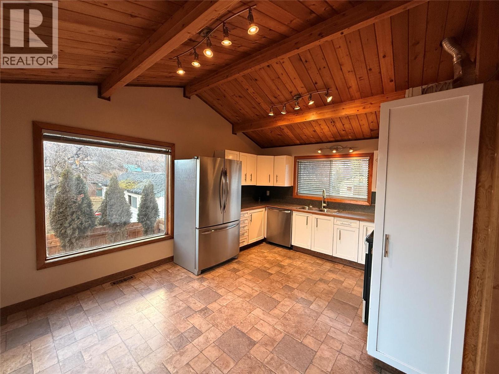 9209 Wallis Avenue, Wilmer, British Columbia  V0A 1K5 - Photo 11 - 10371227