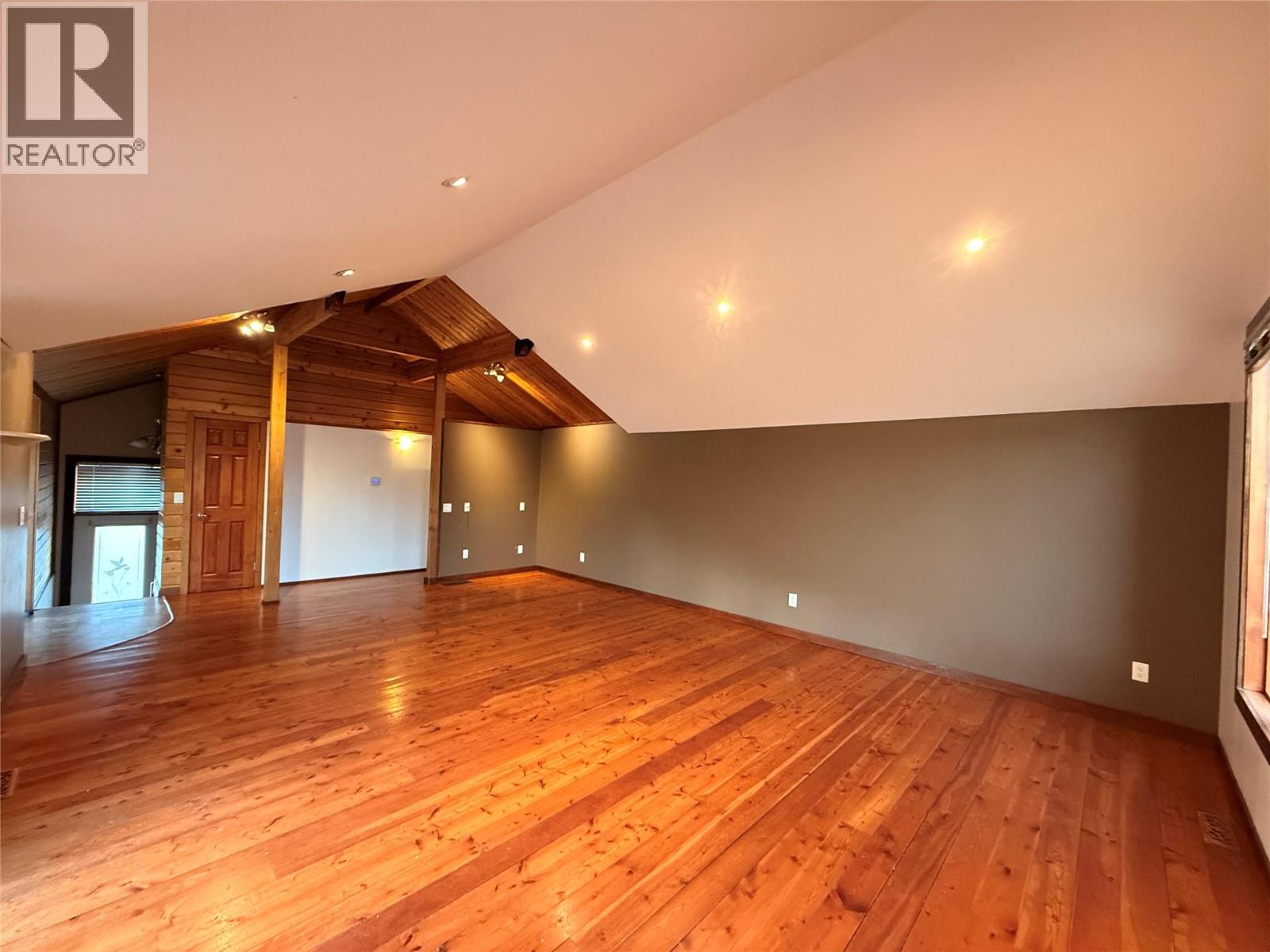 9209 Wallis Avenue, Wilmer, British Columbia  V0A 1K5 - Photo 4 - 10371227