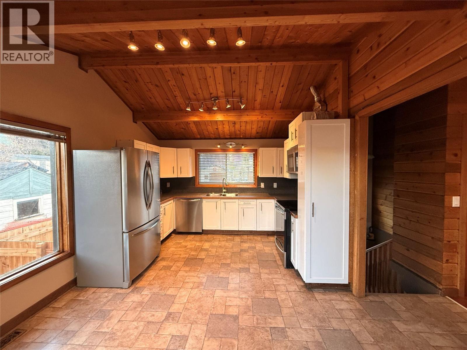 9209 Wallis Avenue, Wilmer, British Columbia  V0A 1K5 - Photo 9 - 10371227