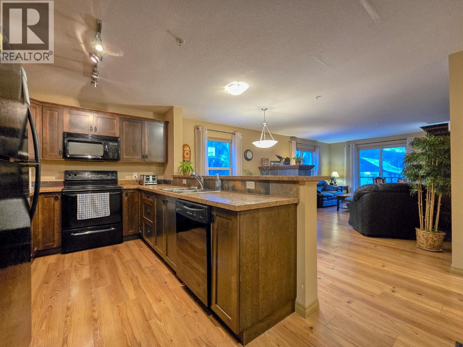 4874 Stanley Street Unit# 2210, Radium Hot Springs, British Columbia  V0A 1M0 - Photo 6 - 10371188