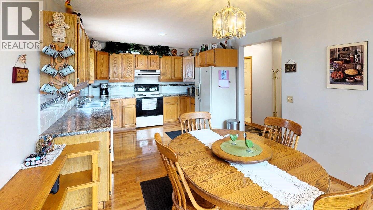 7319 Glacier Drive, Radium Hot Springs, British Columbia  V0A 1M0 - Photo 12 - 10371654