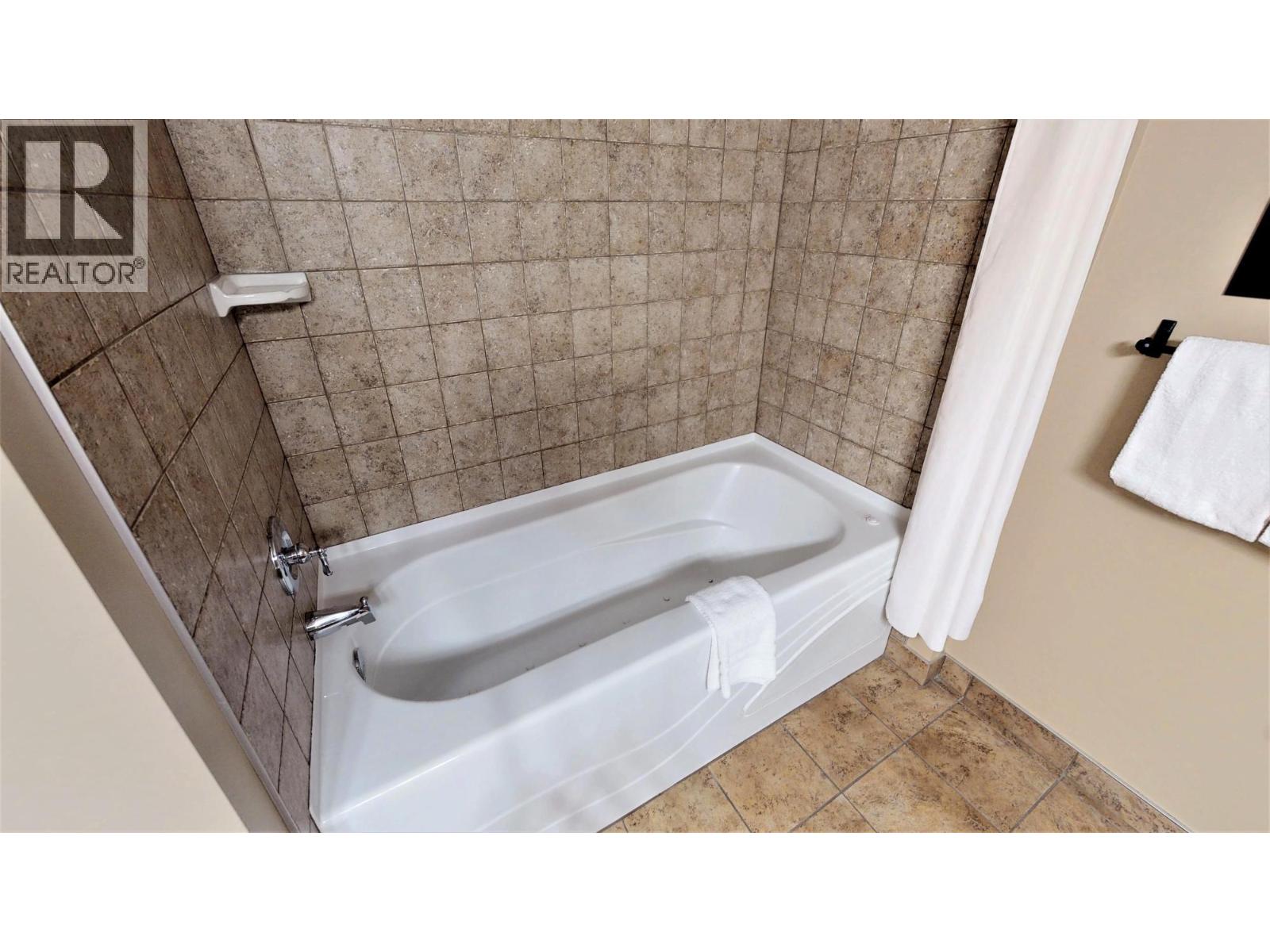 400 Bighorn Boulevard Unit# 415 Q, Radium Hot Springs, British Columbia  V0A 1M0 - Photo 32 - 10371574