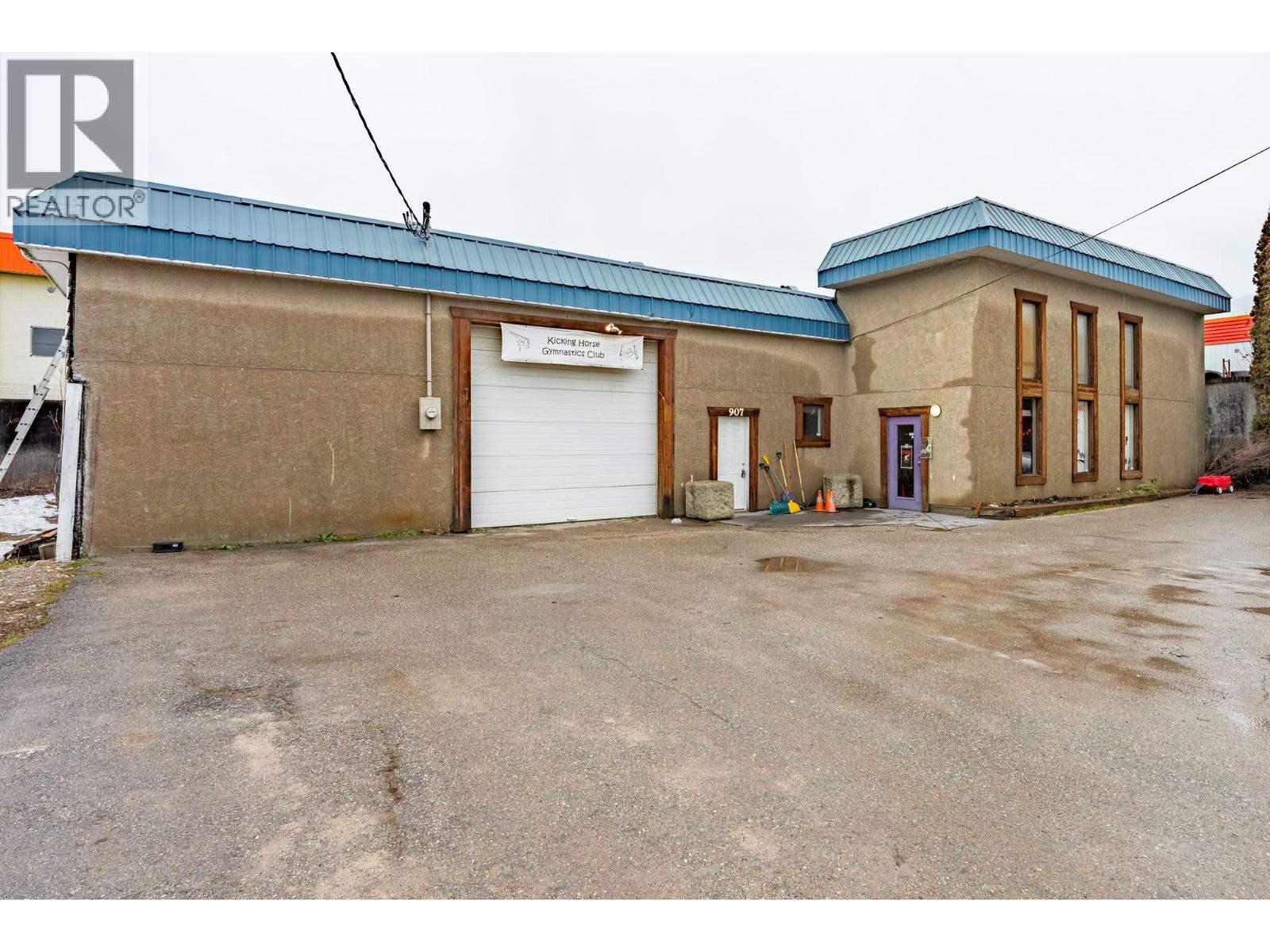 907 10th Street N, Golden, British Columbia