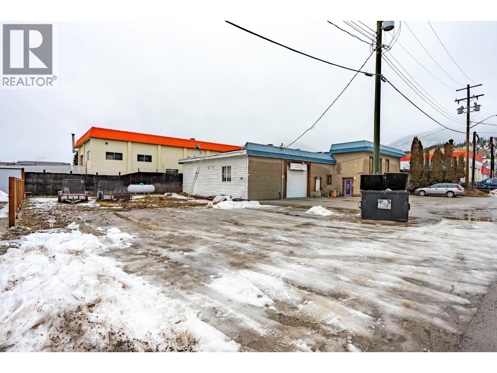 907 10th Street N, Golden, British Columbia  V0A 1H0 - Photo 2 - 10371904