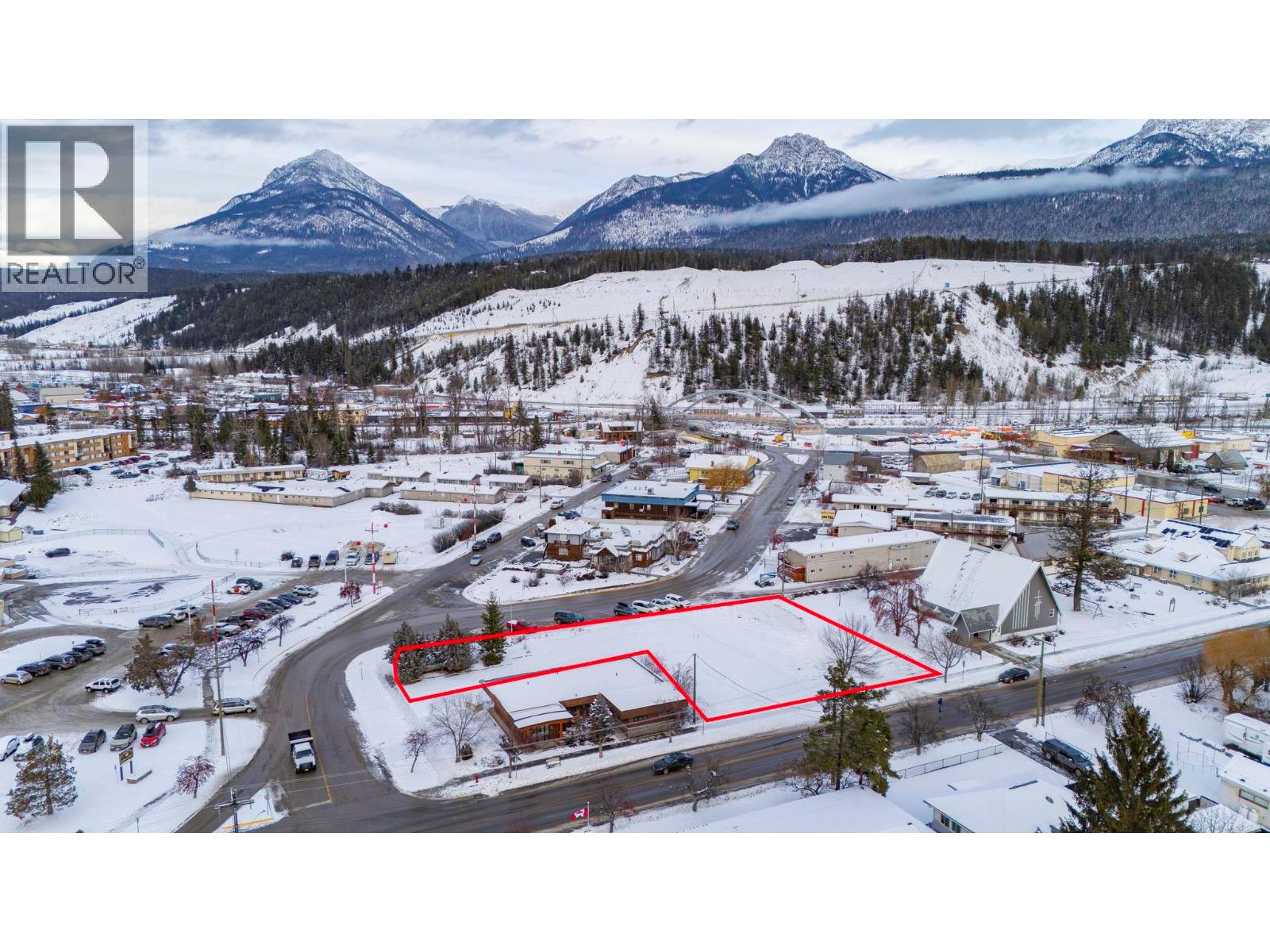 837 Park Drive, Golden, British Columbia  V0A 1H0 - Photo 2 - 10371993