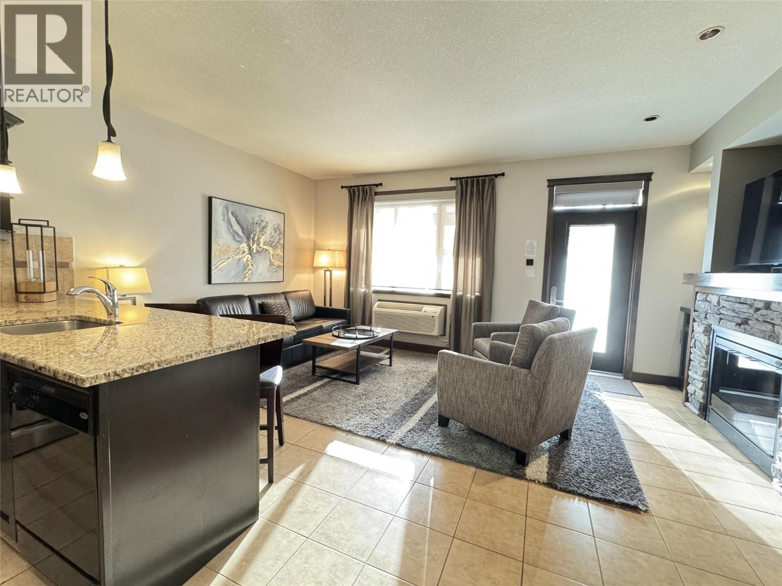 800 BIGHORN Boulevard Unit# 812F, Radium Hot Springs, British Columbia