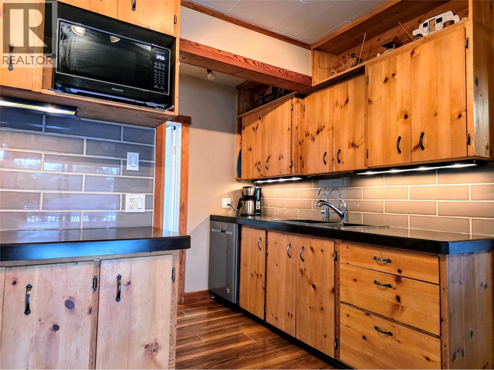 9215 Moffat Avenue, Invermere, British Columbia  V0A 1K5 - Photo 14 - 10372632