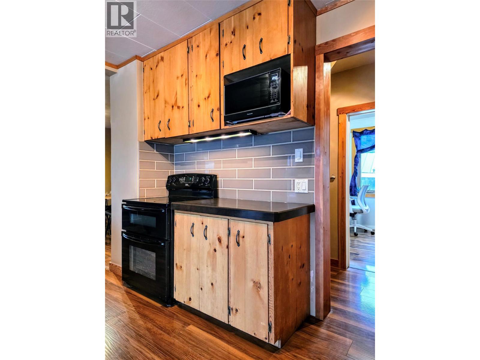 9215 Moffat Avenue, Invermere, British Columbia  V0A 1K5 - Photo 16 - 10372632