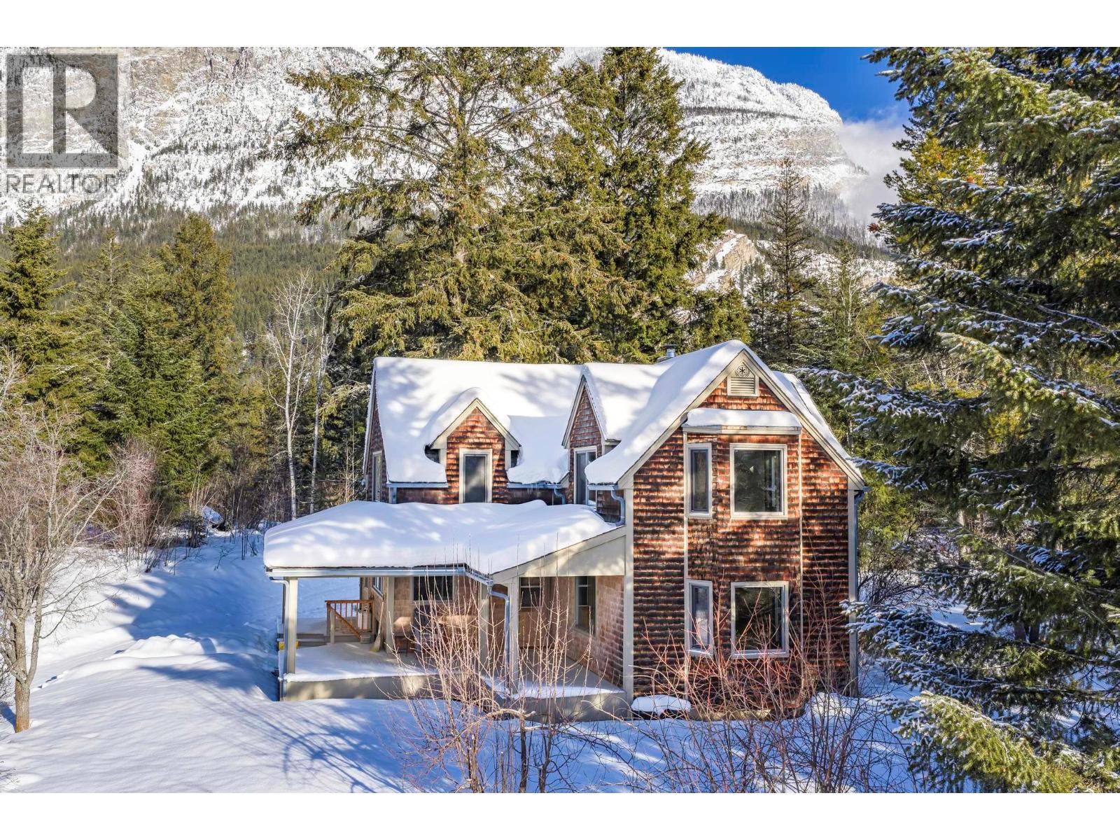 1615 Campbell Road, Golden, British Columbia  V0A 1H7 - Photo 4 - 10372773