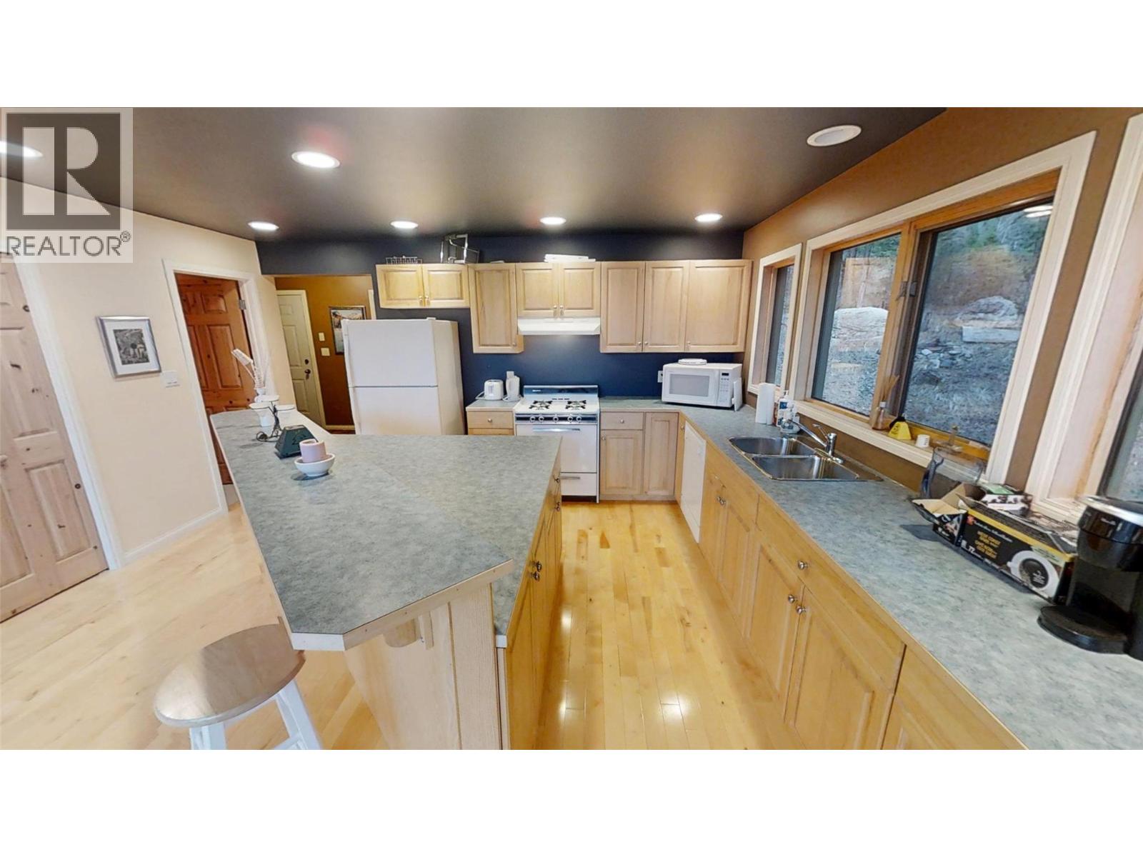 5285 Greenwood Road, Edgewater, British Columbia  V0A 1E0 - Photo 21 - 10370248