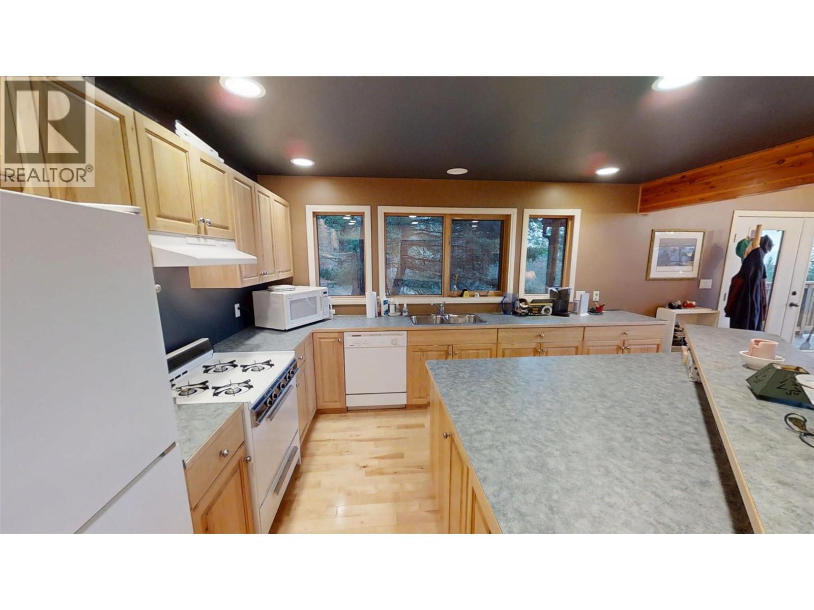 5285 Greenwood Road, Edgewater, British Columbia  V0A 1E0 - Photo 23 - 10370248