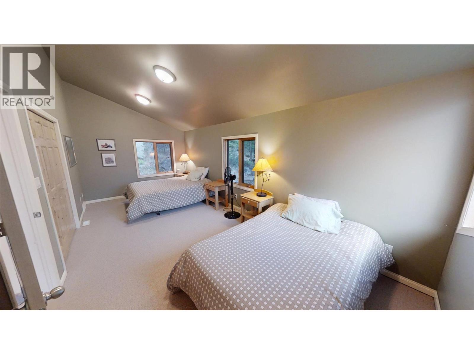 5285 Greenwood Road, Edgewater, British Columbia  V0A 1E0 - Photo 33 - 10370248