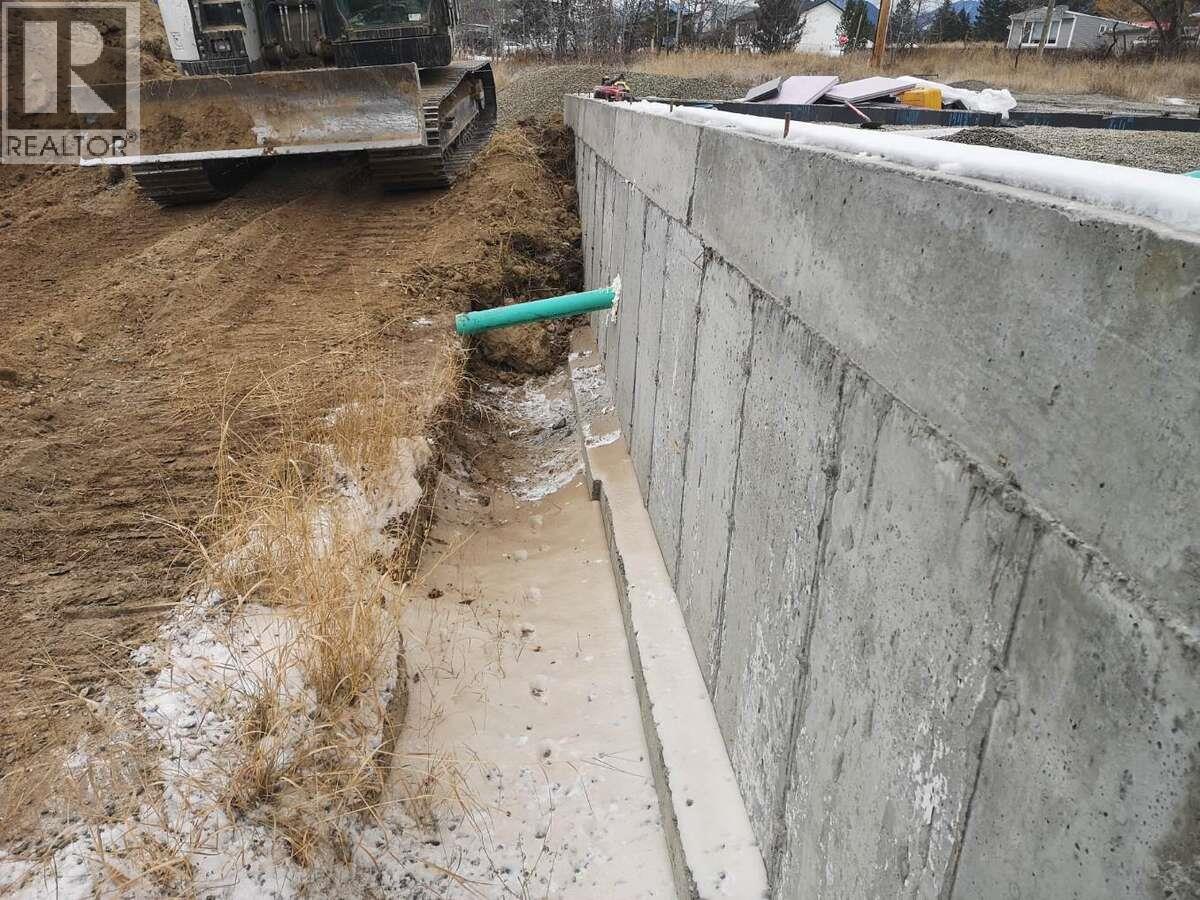 4764 Riverview Drive, Edgewater, British Columbia  V0A 1E0 - Photo 18 - 10373276