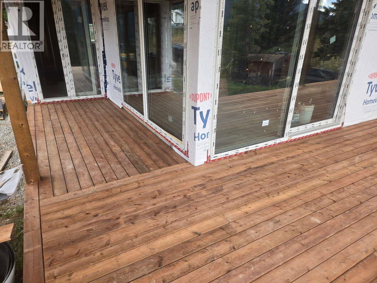 4764 Riverview Drive, Edgewater, British Columbia  V0A 1E0 - Photo 7 - 10373276