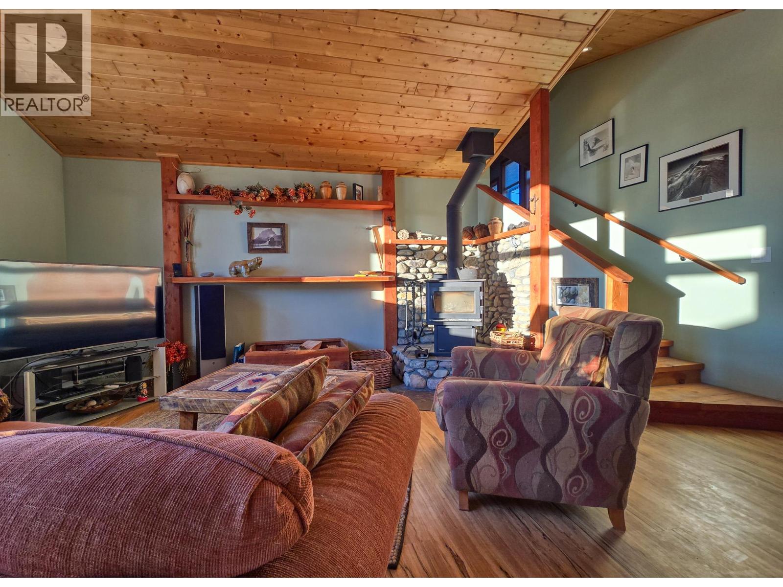 918 5th Avenue, Invermere, British Columbia  V0A 1K0 - Photo 14 - 10364832