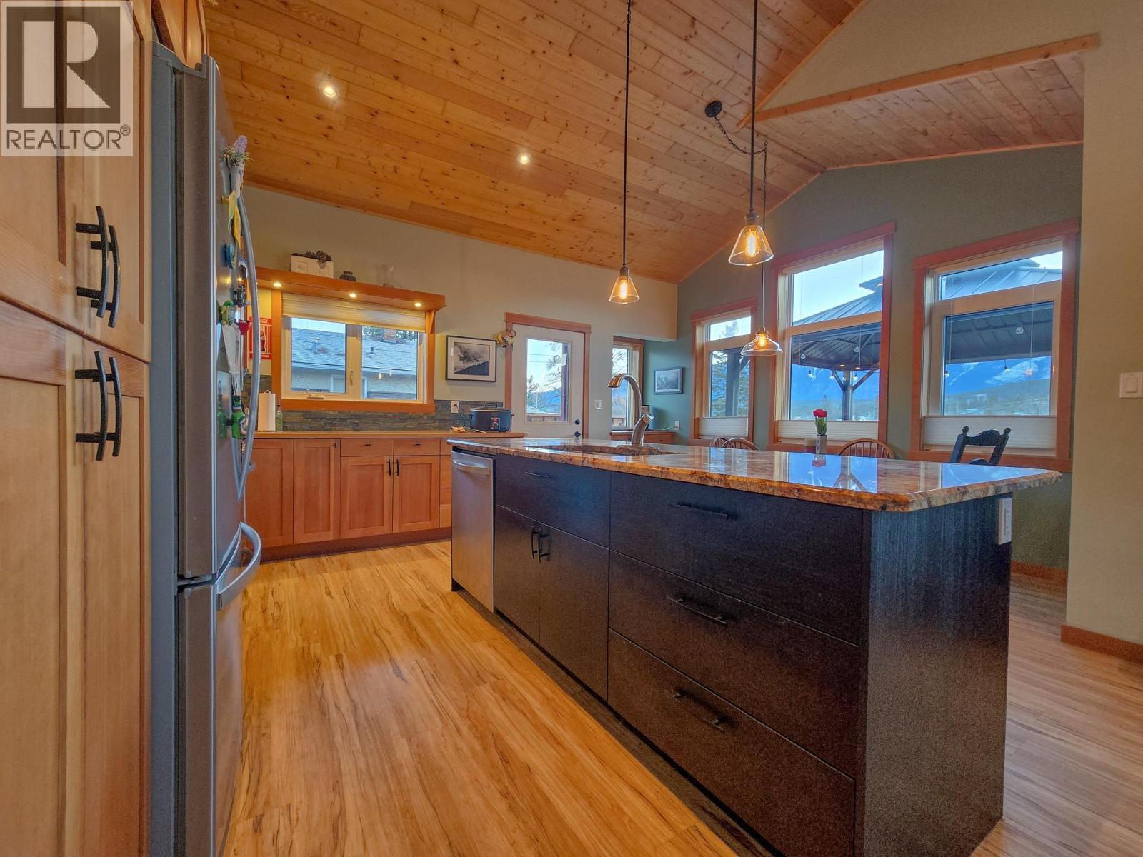 918 5th Avenue, Invermere, British Columbia  V0A 1K0 - Photo 15 - 10364832