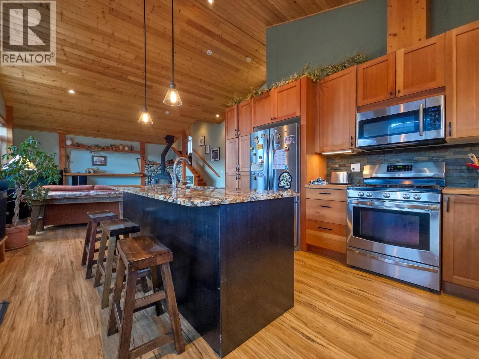 918 5th Avenue, Invermere, British Columbia  V0A 1K0 - Photo 3 - 10364832