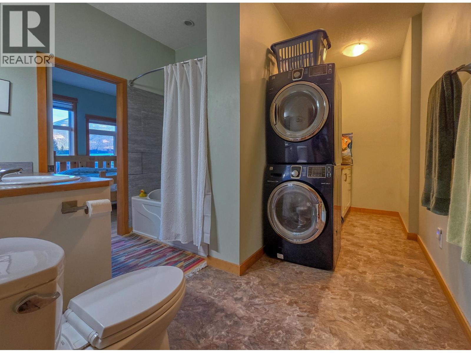 918 5th Avenue, Invermere, British Columbia  V0A 1K0 - Photo 32 - 10364832