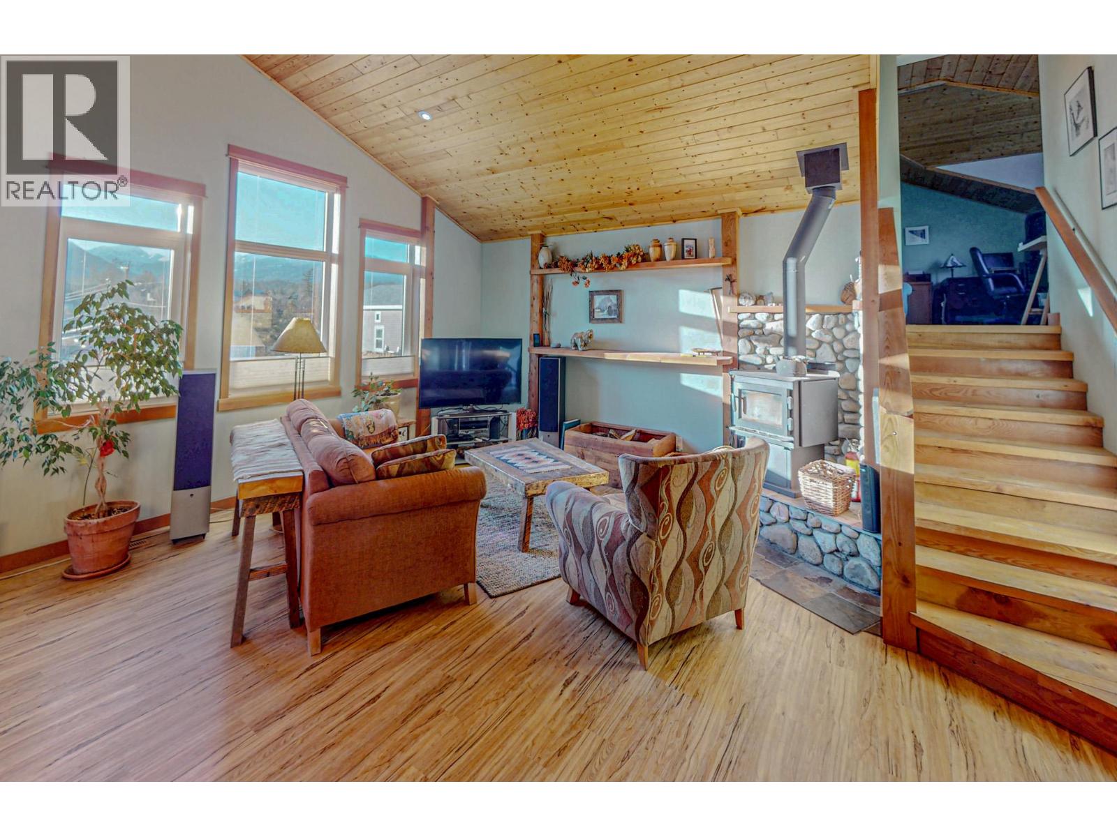 918 5th Avenue, Invermere, British Columbia  V0A 1K0 - Photo 37 - 10364832