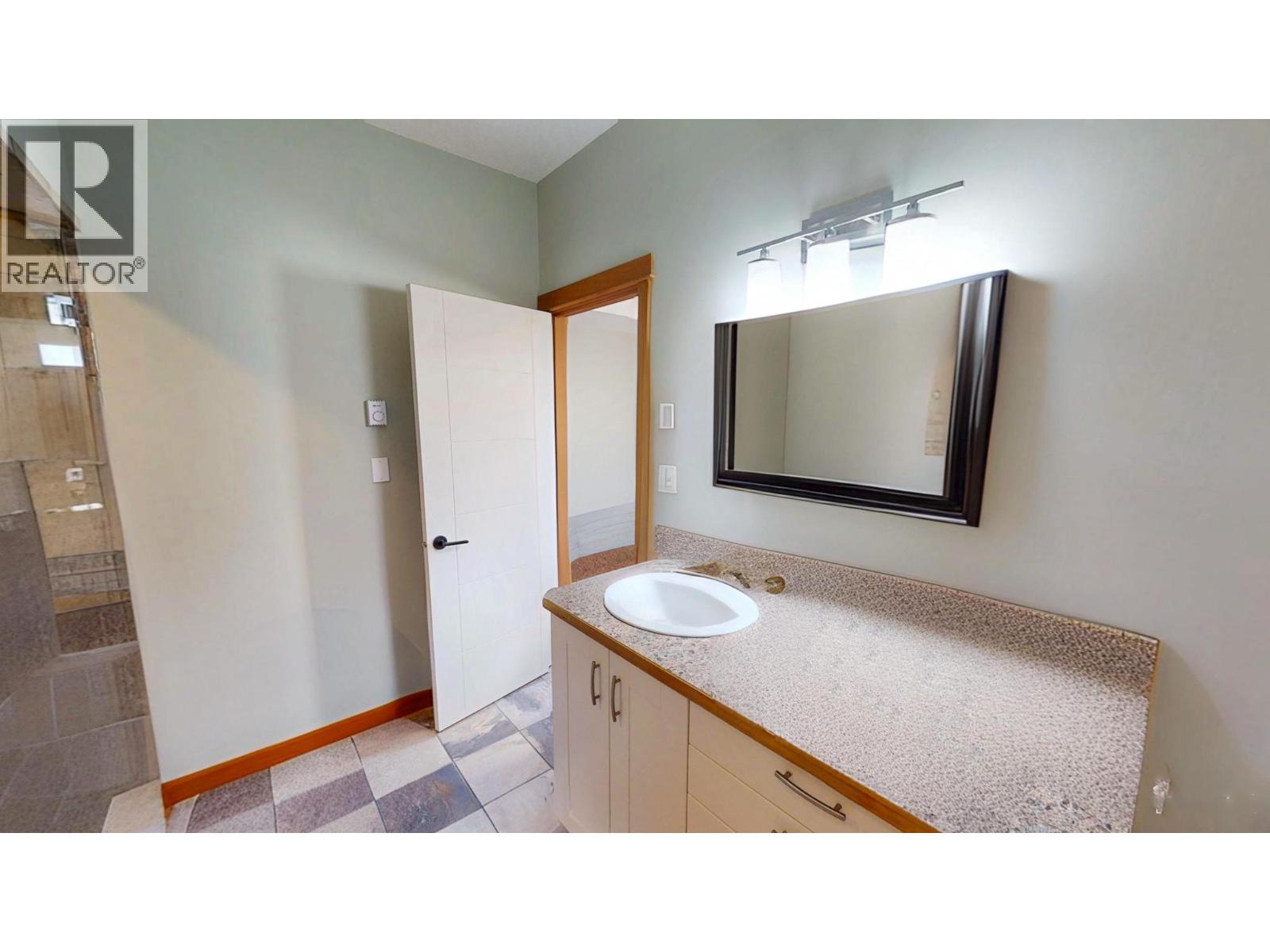 918 5th Avenue, Invermere, British Columbia  V0A 1K0 - Photo 73 - 10364832