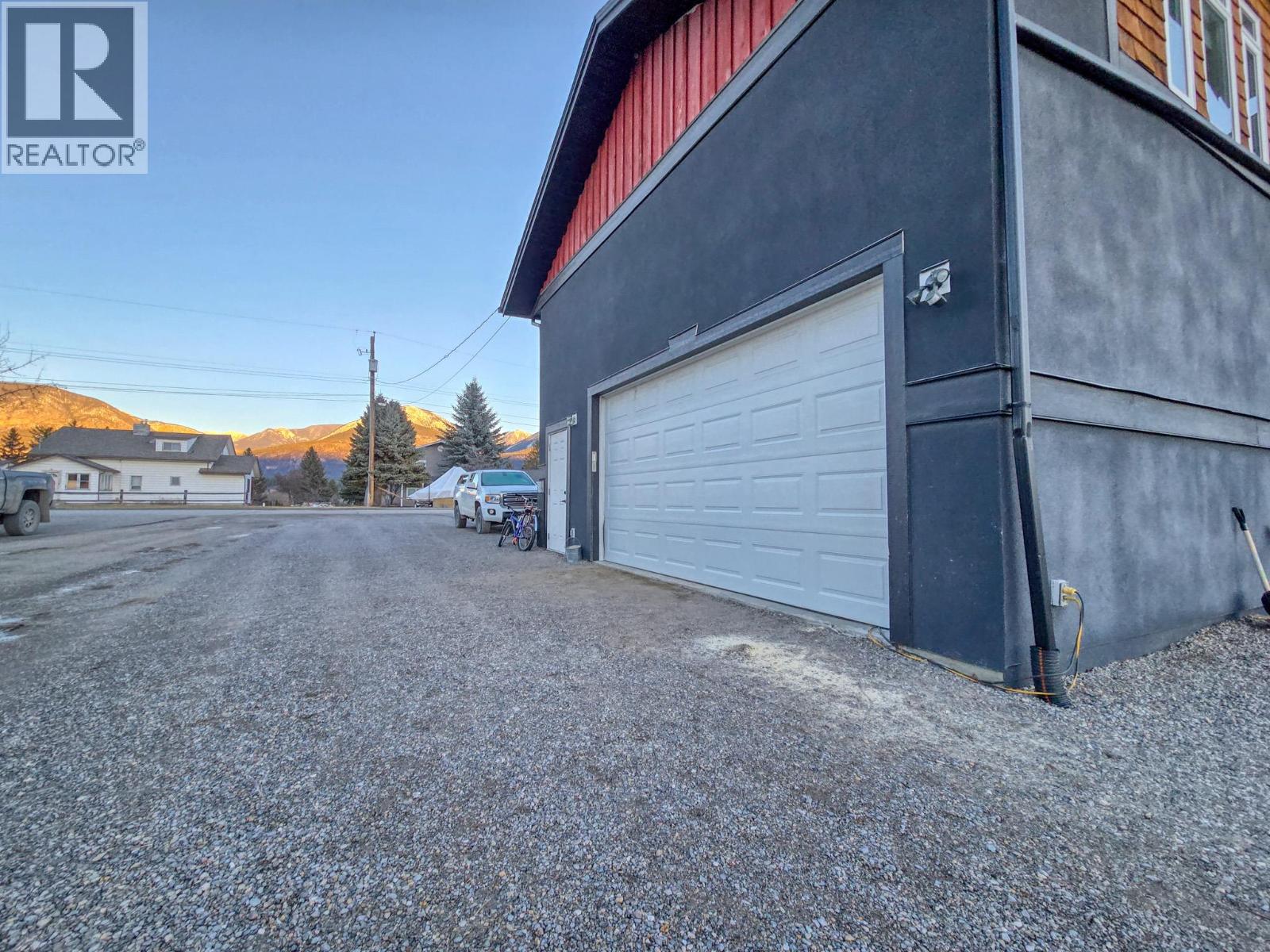 918 5th Avenue, Invermere, British Columbia  V0A 1K0 - Photo 79 - 10364832