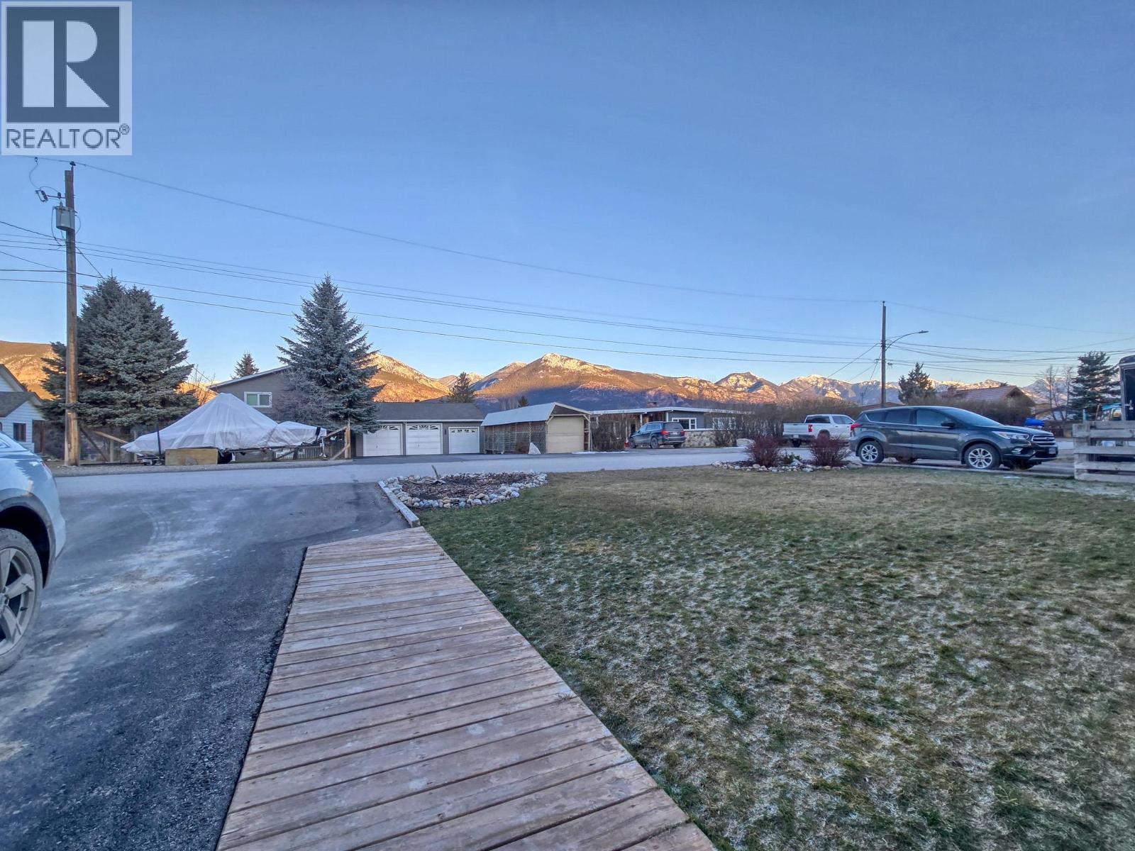 918 5th Avenue, Invermere, British Columbia  V0A 1K0 - Photo 80 - 10364832