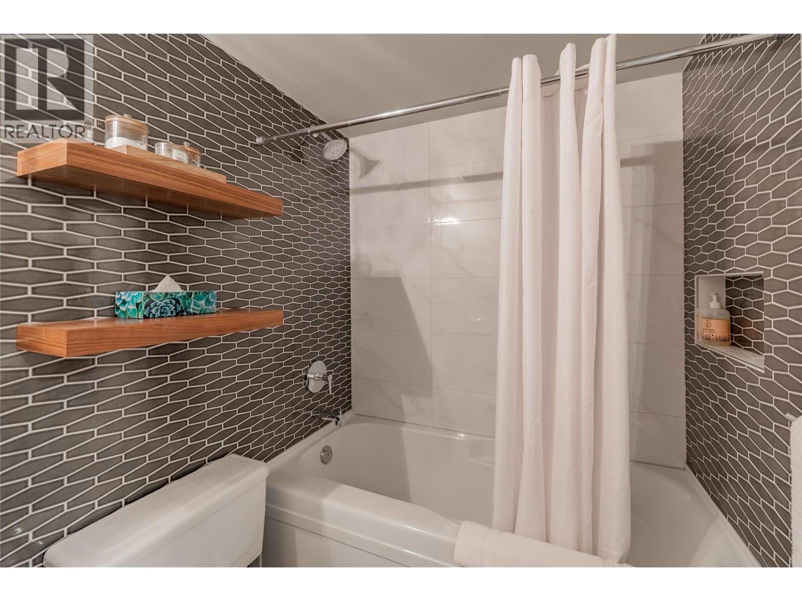 2050 Summit Drive Unit# 202, Panorama, British Columbia  V0A 1T0 - Photo 11 - 10373605