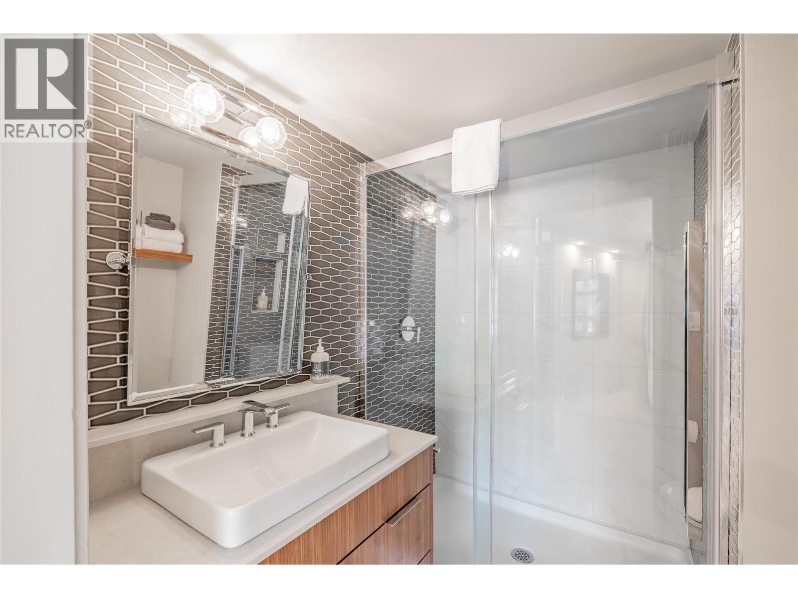 2050 Summit Drive Unit# 202, Panorama, British Columbia  V0A 1T0 - Photo 8 - 10373605