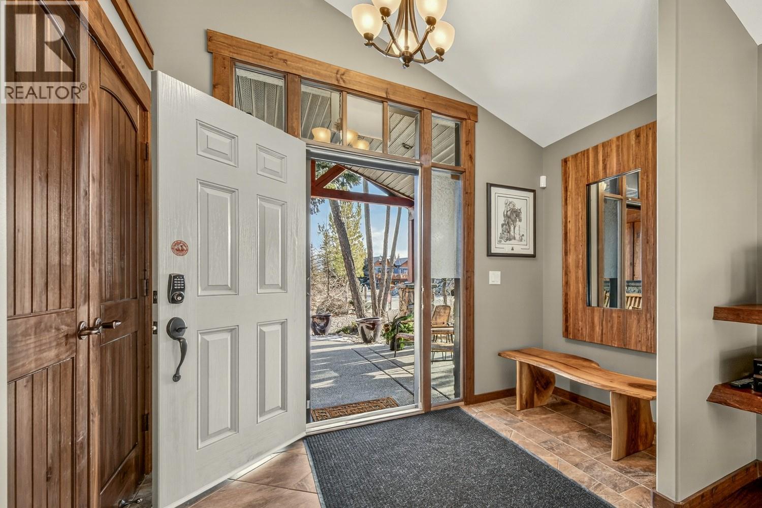 2596 Ledgerock Ridge, Invermere, British Columbia  V0A 1K6 - Photo 6 - 10373884