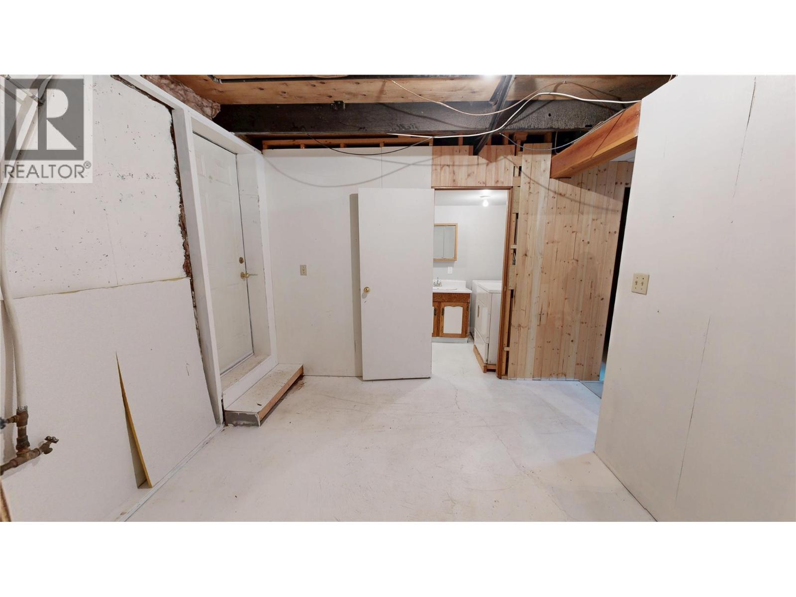 7516 Columbia Avenue, Radium Hot Springs, British Columbia  V0A 1M0 - Photo 32 - 10375799