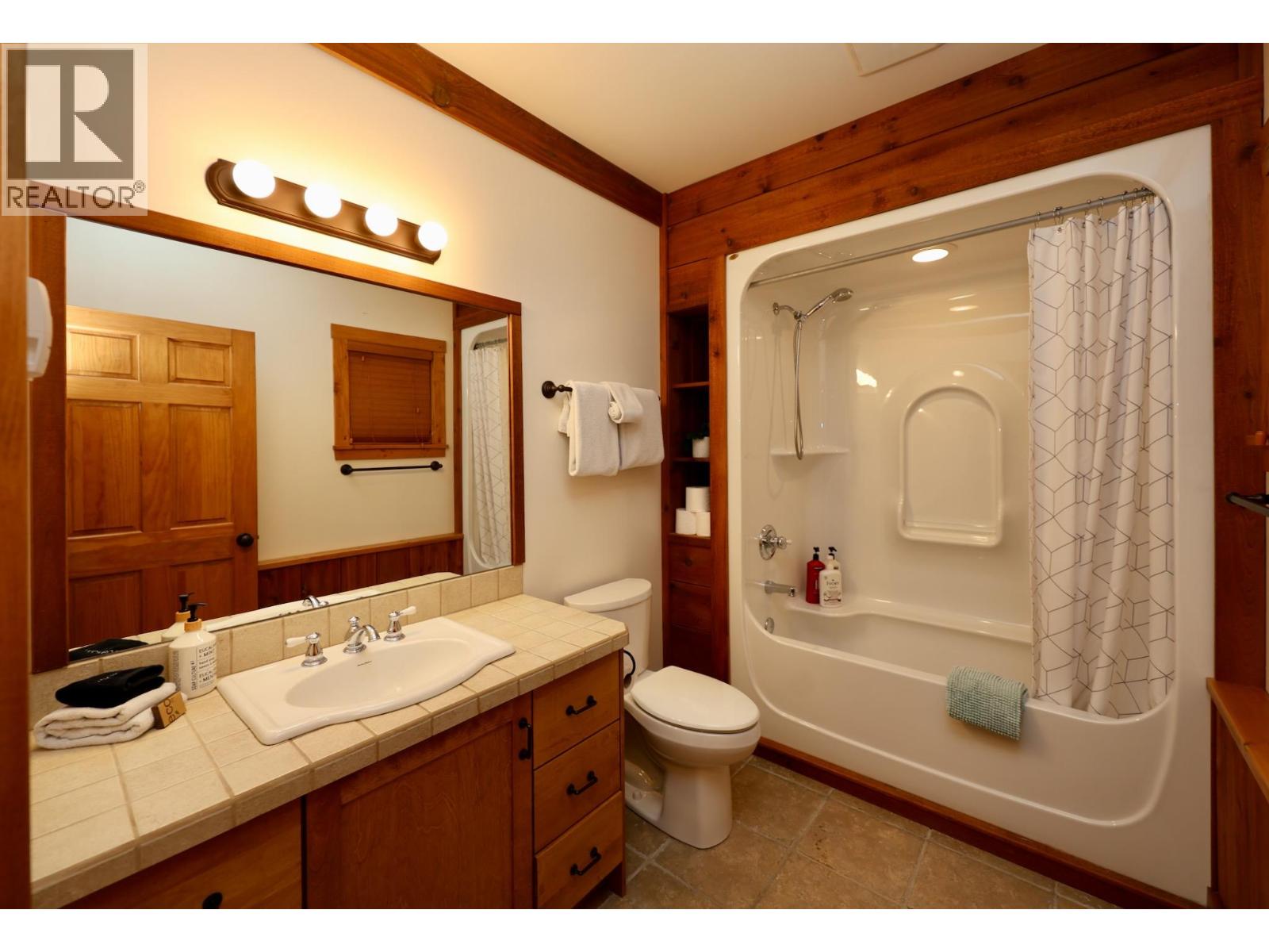 1604 Purcell Woods Close, Golden, British Columbia  V0A 1H0 - Photo 30 - 10375502