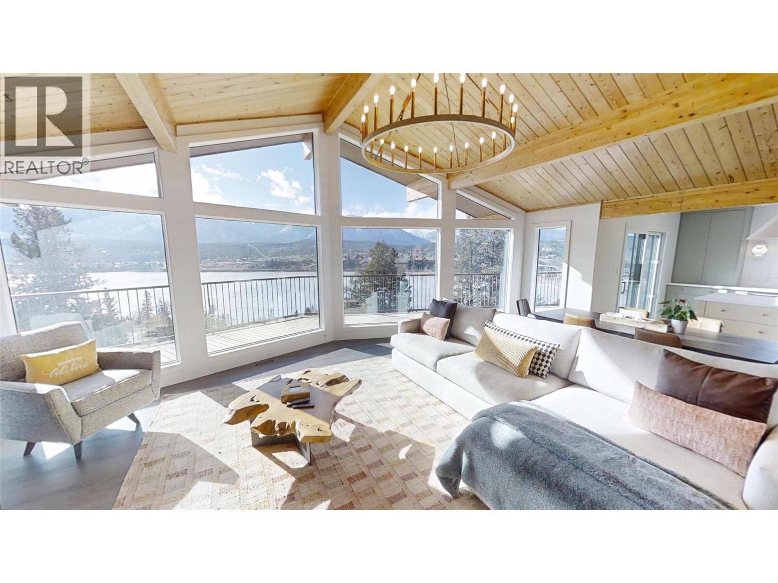 521 UPPER LAKEVIEW Road, Invermere, British Columbia